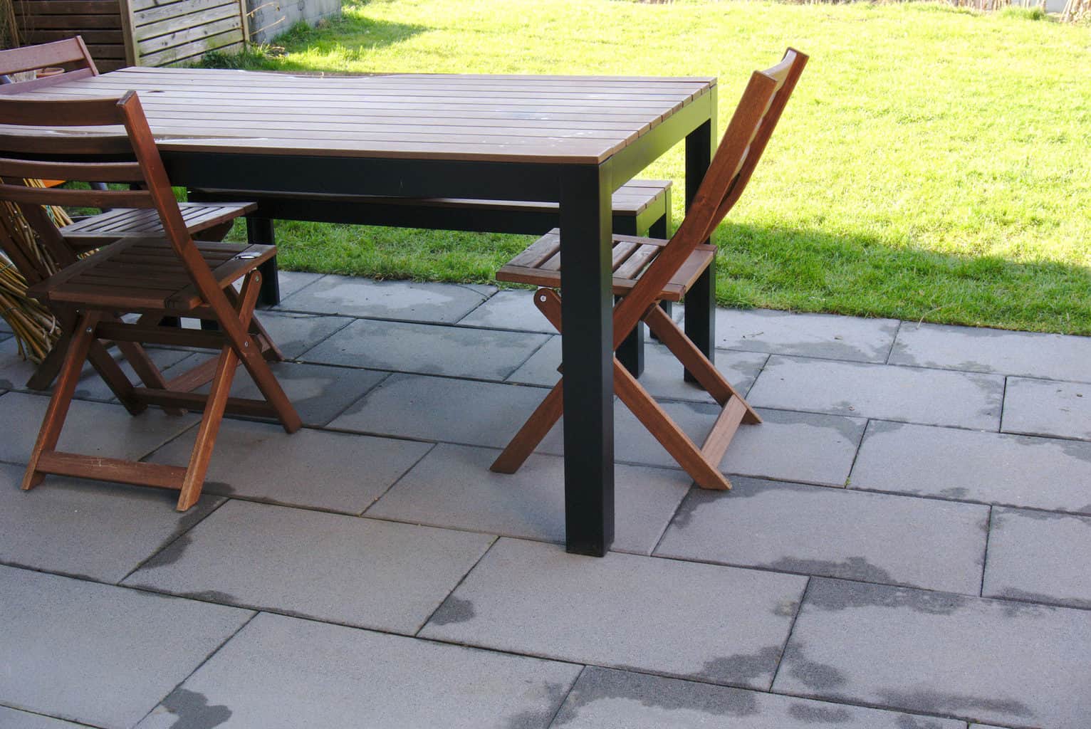 Clean outdoor tiles without chemicals